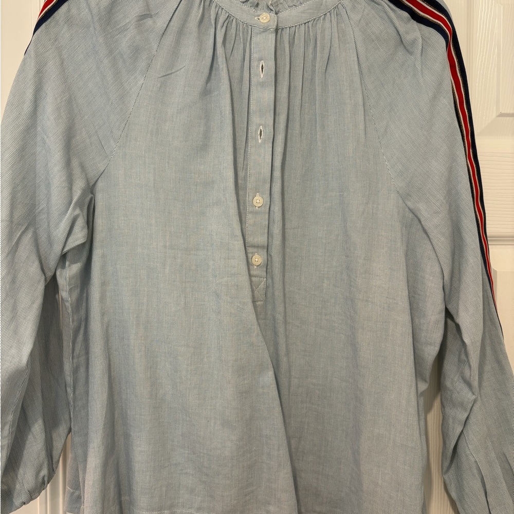 Boden women’s 1/2 Button-Up Blouse. Blue/white chambray w/ Striped Sleeves